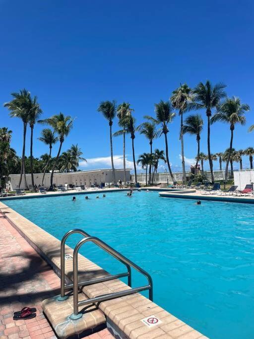 Charming Studio City View! Miami Beach Bagian luar foto